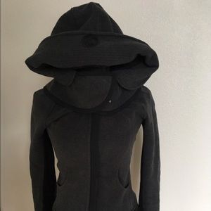Lululemon black scuba with detachable hood
